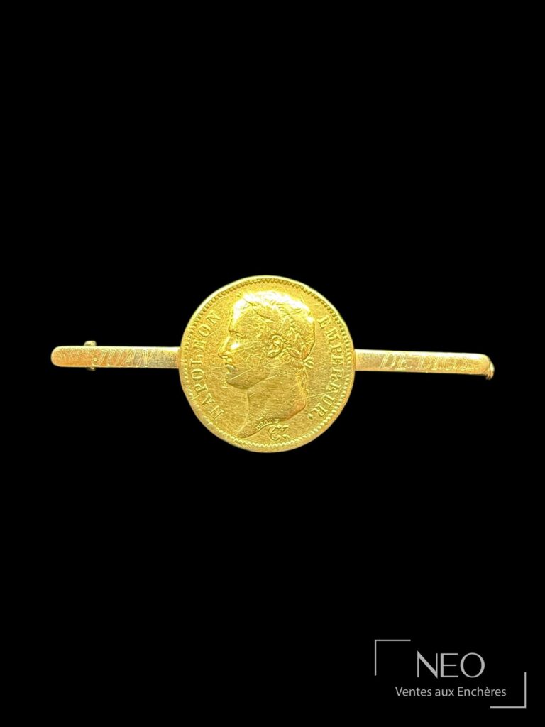 Broche en or jaune avec pièce de 40 Francs Napoléon Ier au centre