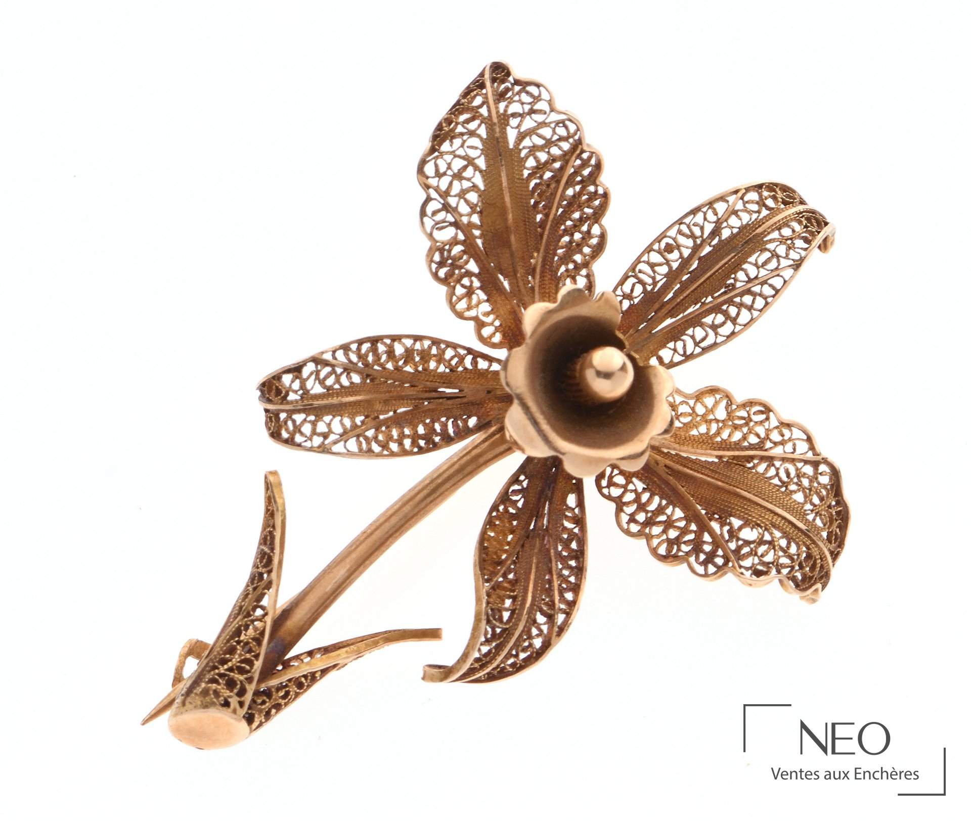 Broche fleur filigranée en or jaune 18 carats, XXe siècle