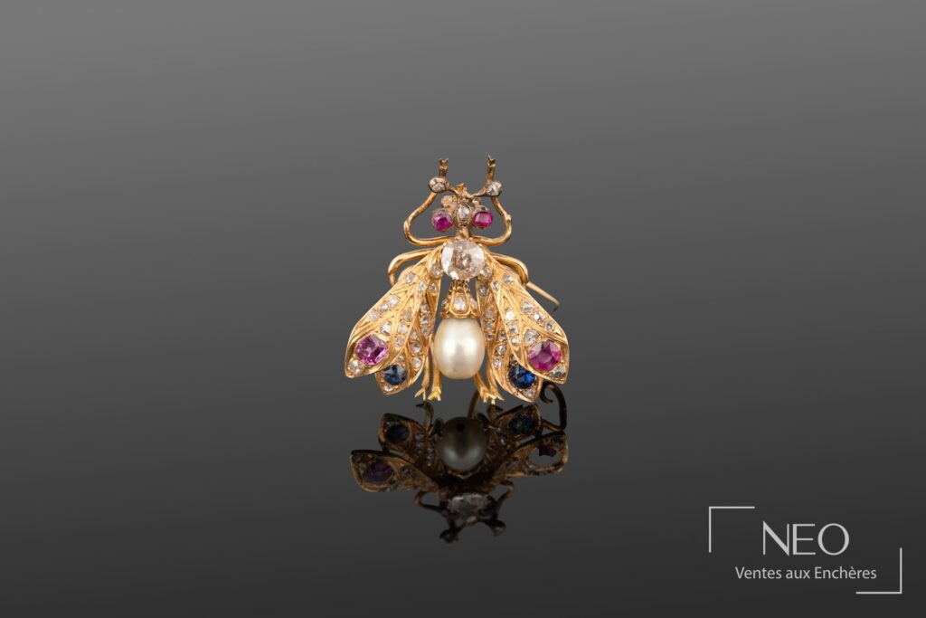 Broche insecte en or jaune sertie de diamants