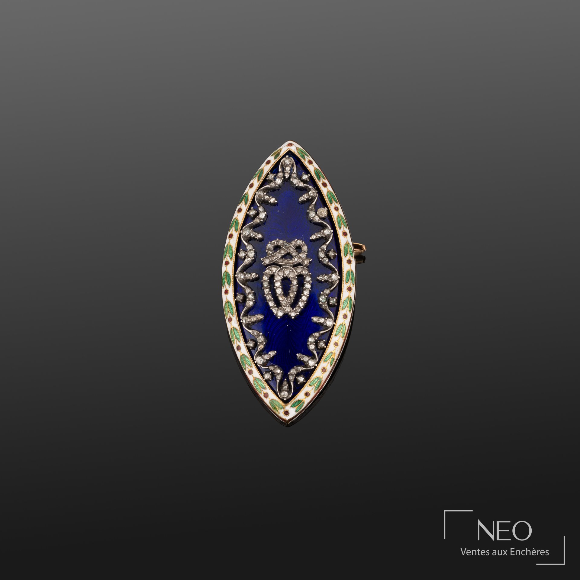 Broche navette en or jaune