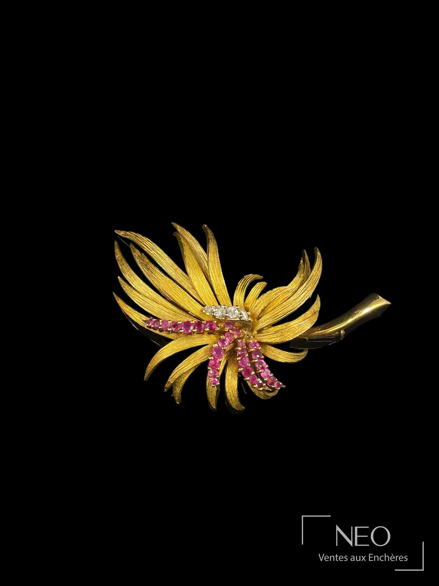 Broche en or jaune 18 carats en forme de gerbe florale