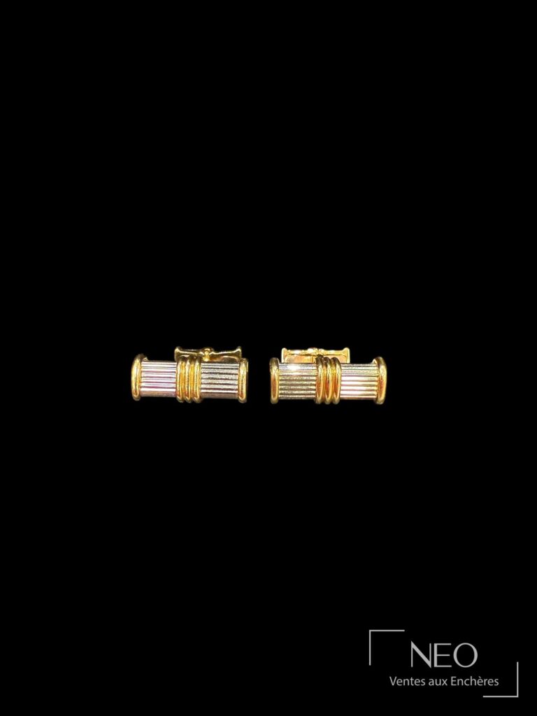 Paire de boutons de manchette BRY PARIS en or deux tons sur fond noir