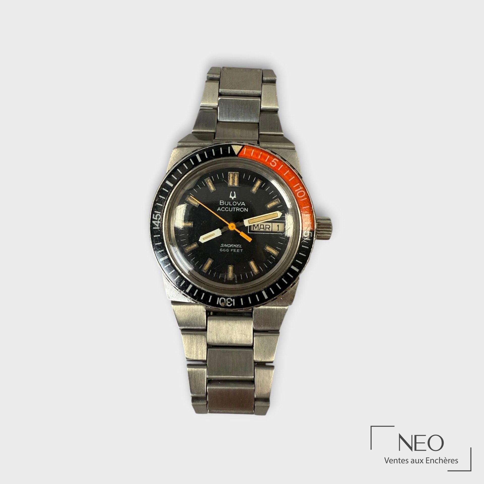 Montre Bulova Accutron Snorkel à cadran noir et bracelet acier