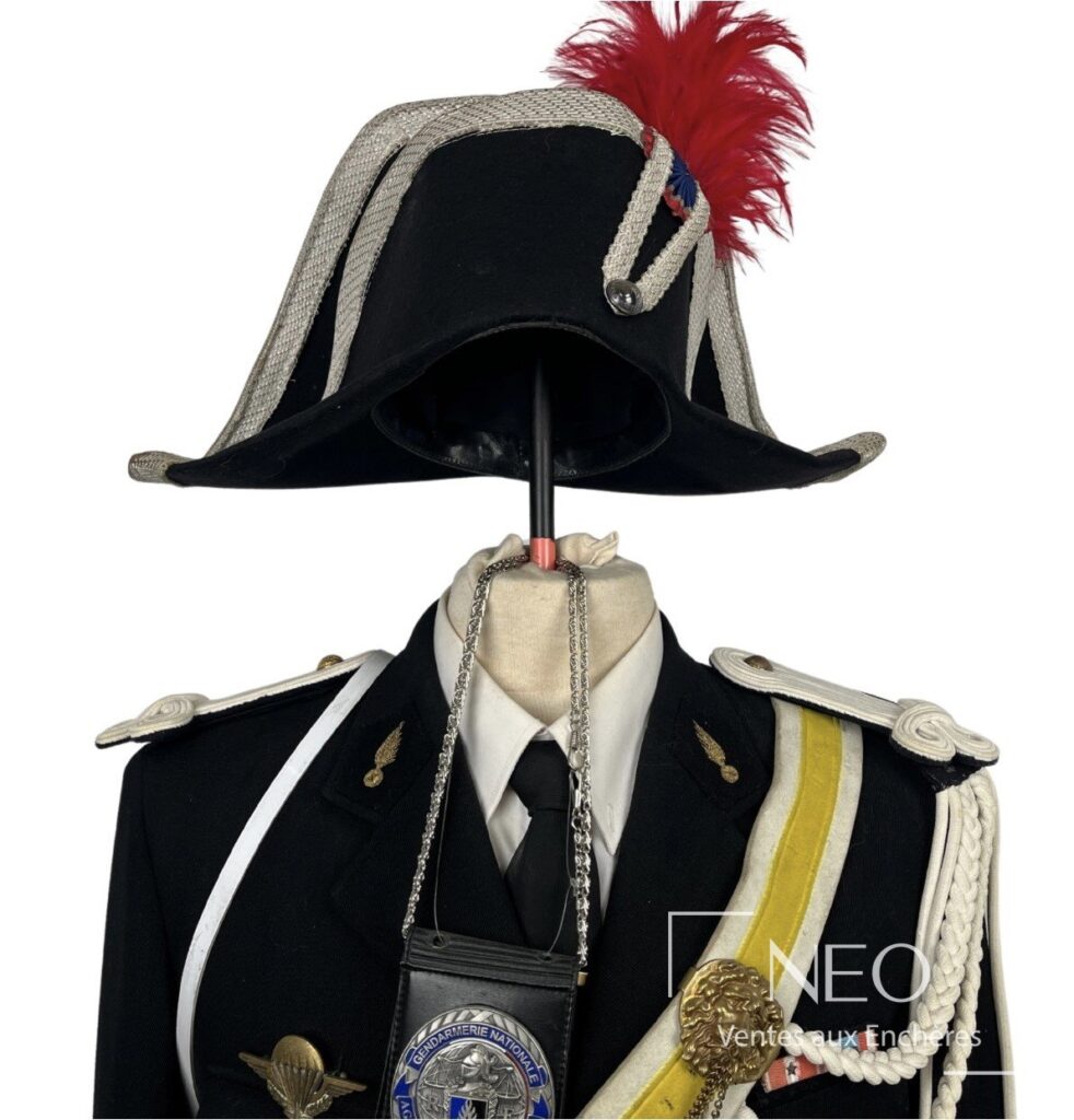 Buste de gendarmerie avec bicorne