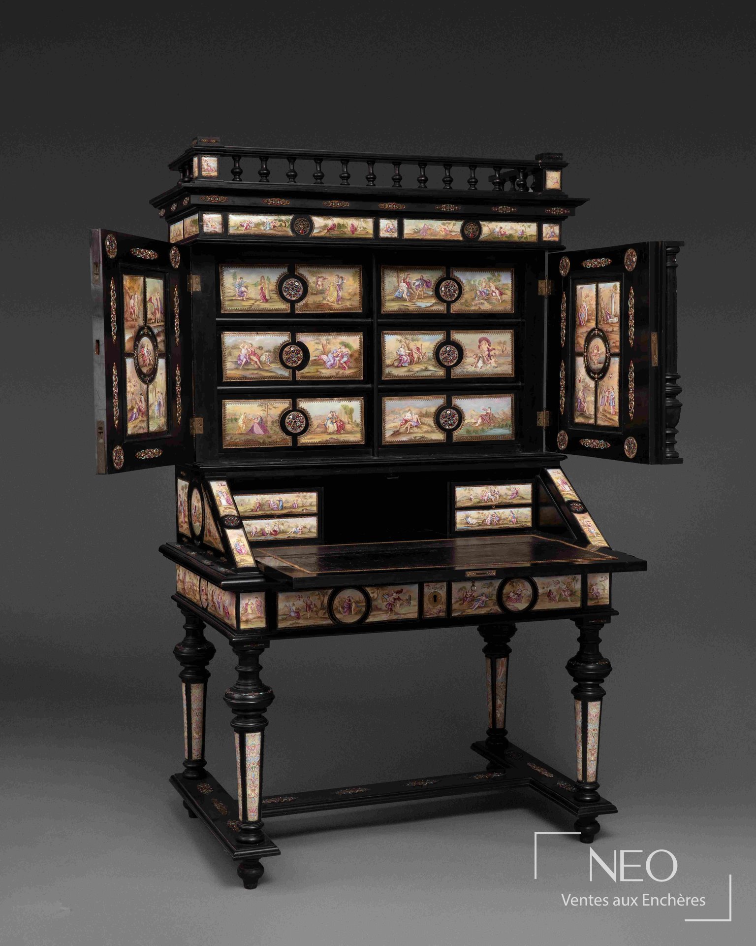 Cabinet scriban viennois en bois noirci et émail polychrome, Autriche