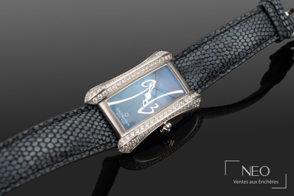 Montre Carl F. Bucherer Alacria rectangulaire au cadran bleu et lunette diamantée