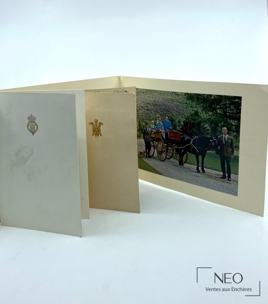 Ensemble de cartes de vœux et photographies avec armoiries royales et image couleur