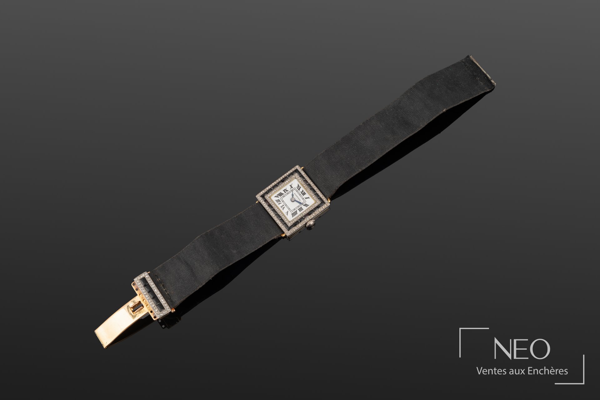 Montre Cartier carrée Art Deco sur bracelet tissu noir