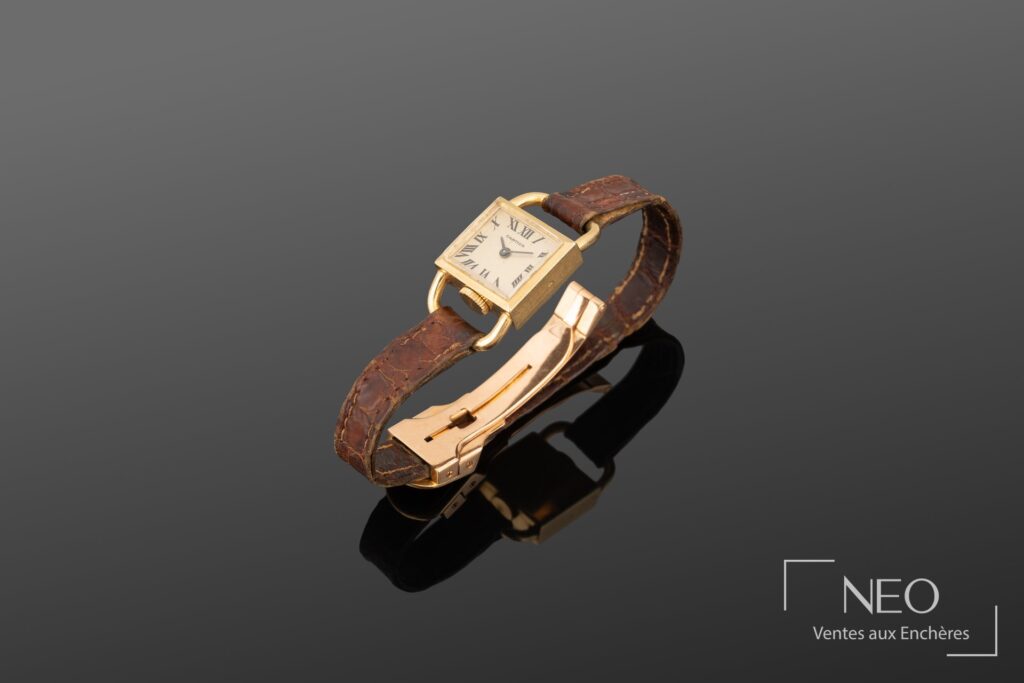 Montre Cartier type Etrier en or jaune avec cadran crème à chiffres romains