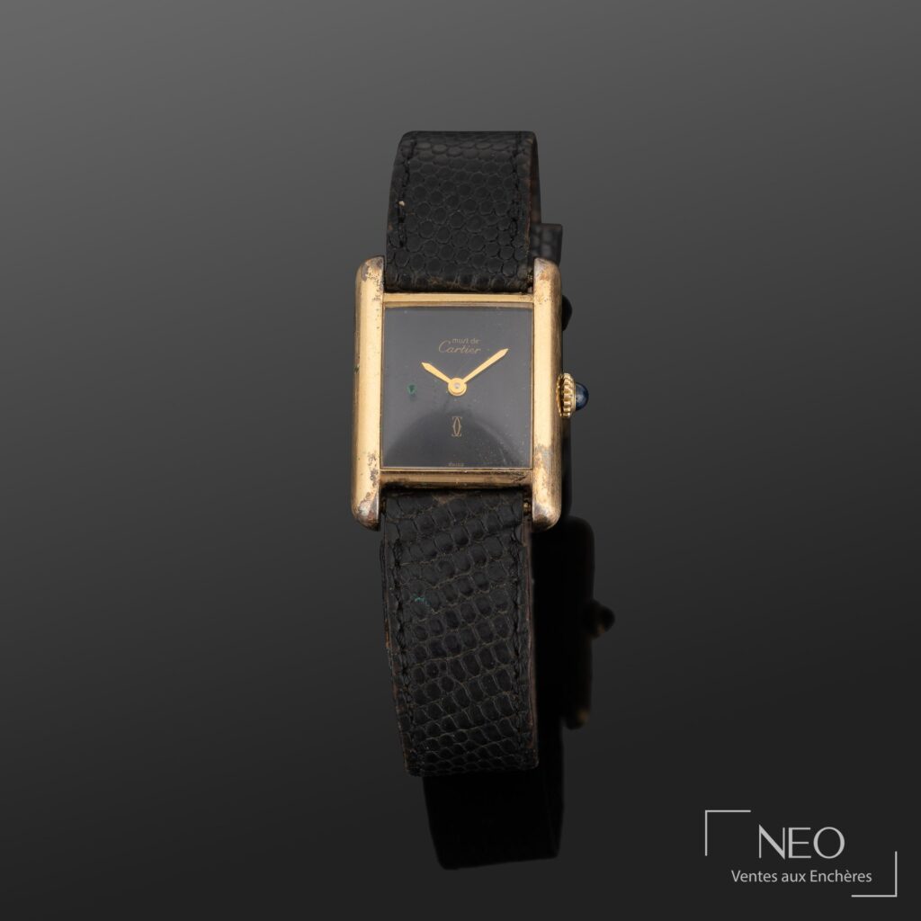 Montre bracelet Cartier Must au cadran rectangulaire noir et bracelet en cuir noir