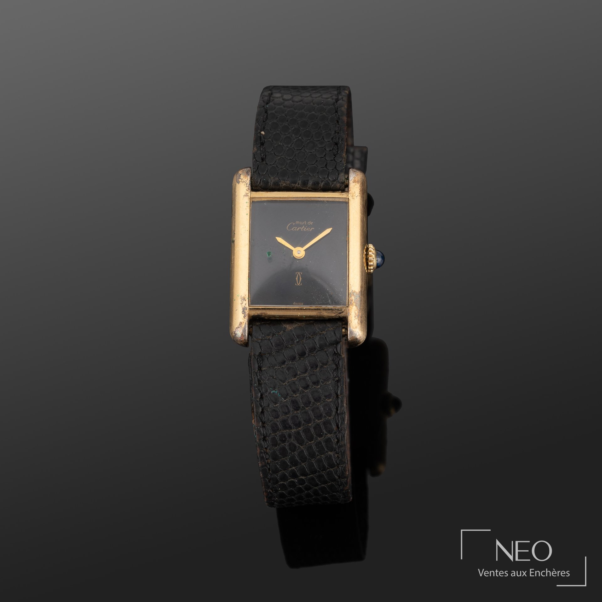 Montre bracelet Cartier Must au cadran rectangulaire noir et bracelet en cuir noir