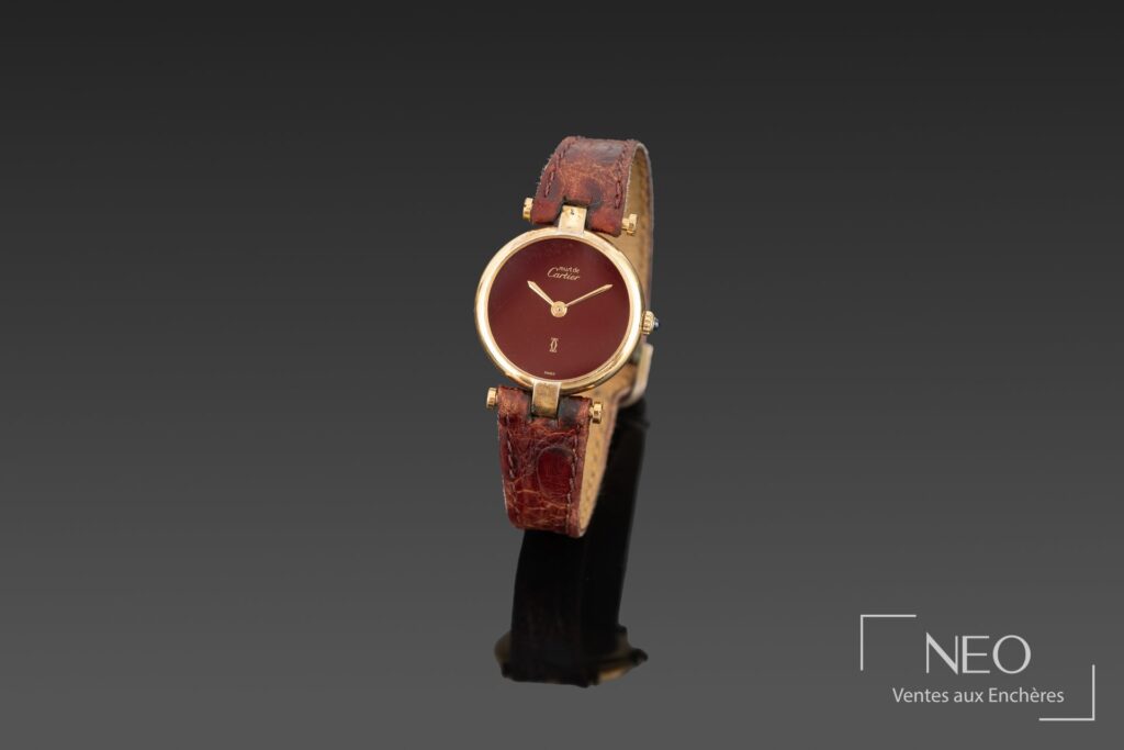 Montre Cartier Must de Cartier Vendôme au cadran bordeaux et bracelet cuir
