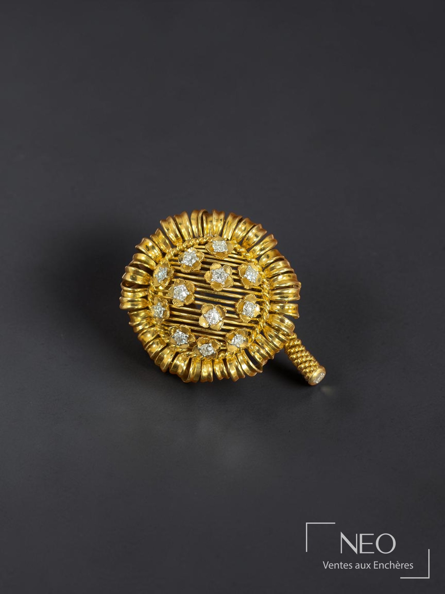 Cartier Paris broche circulaire en or jaune 18K et diamants