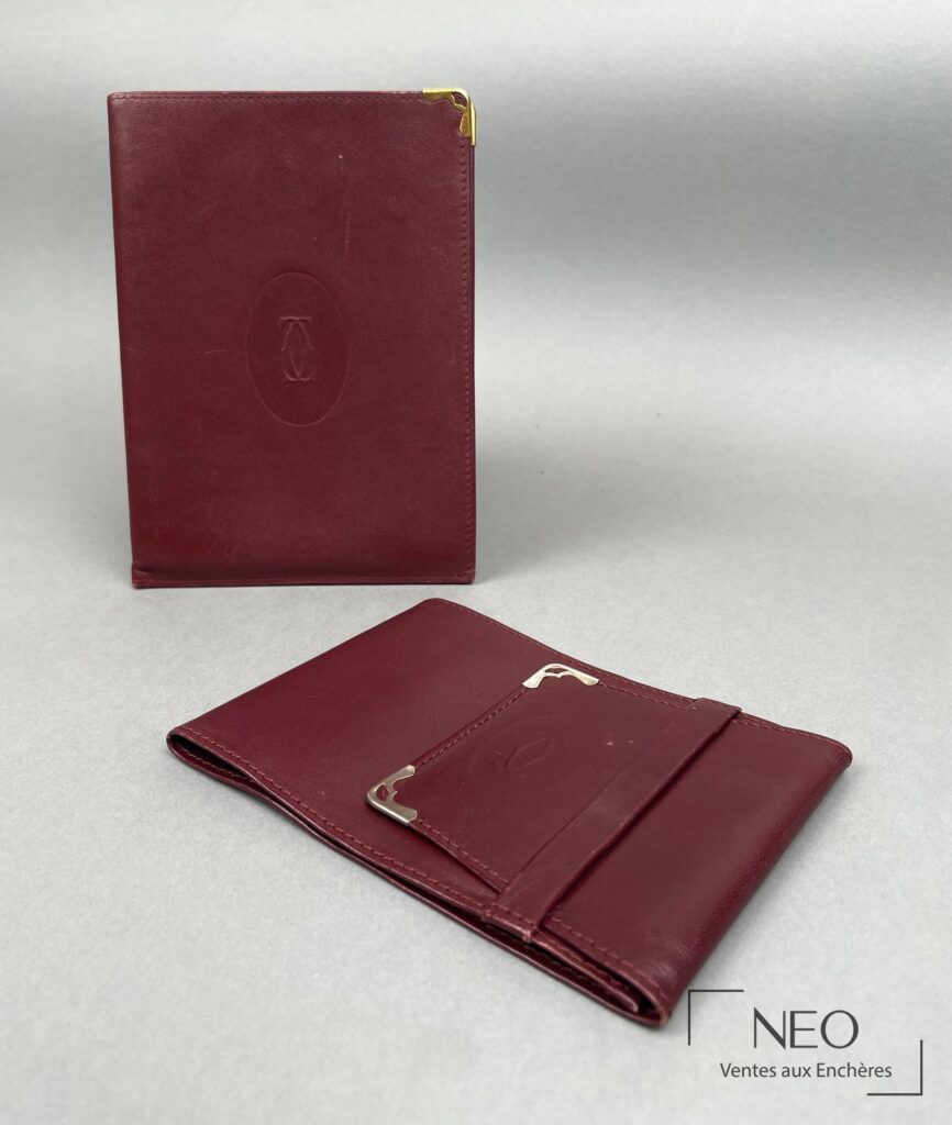 Ensemble Cartier Paris en cuir bordeaux avec porte-chéquier et petite pochette