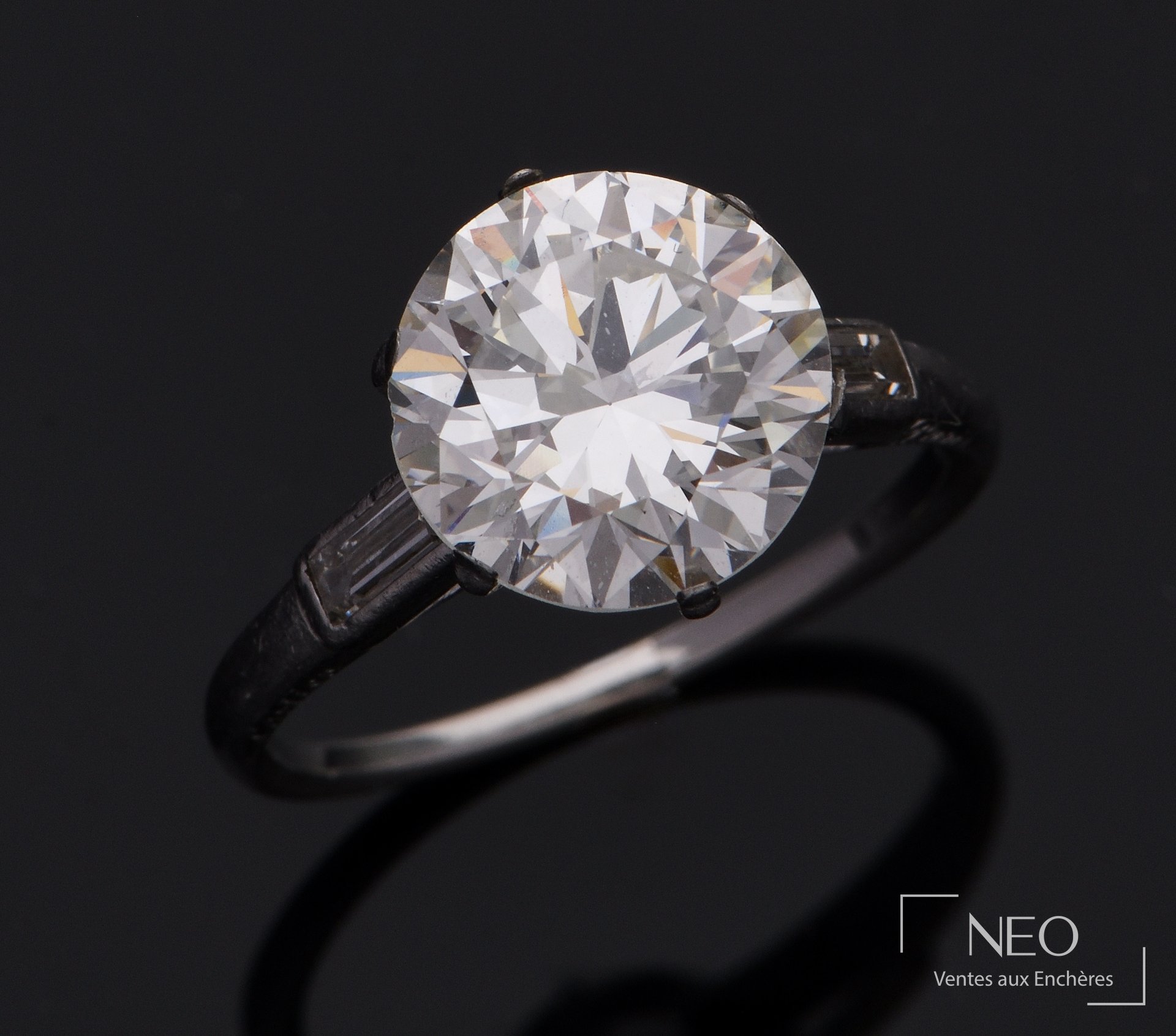 Cartier Paris solitaire en platine ornée d’un diamant de 4,24 carats