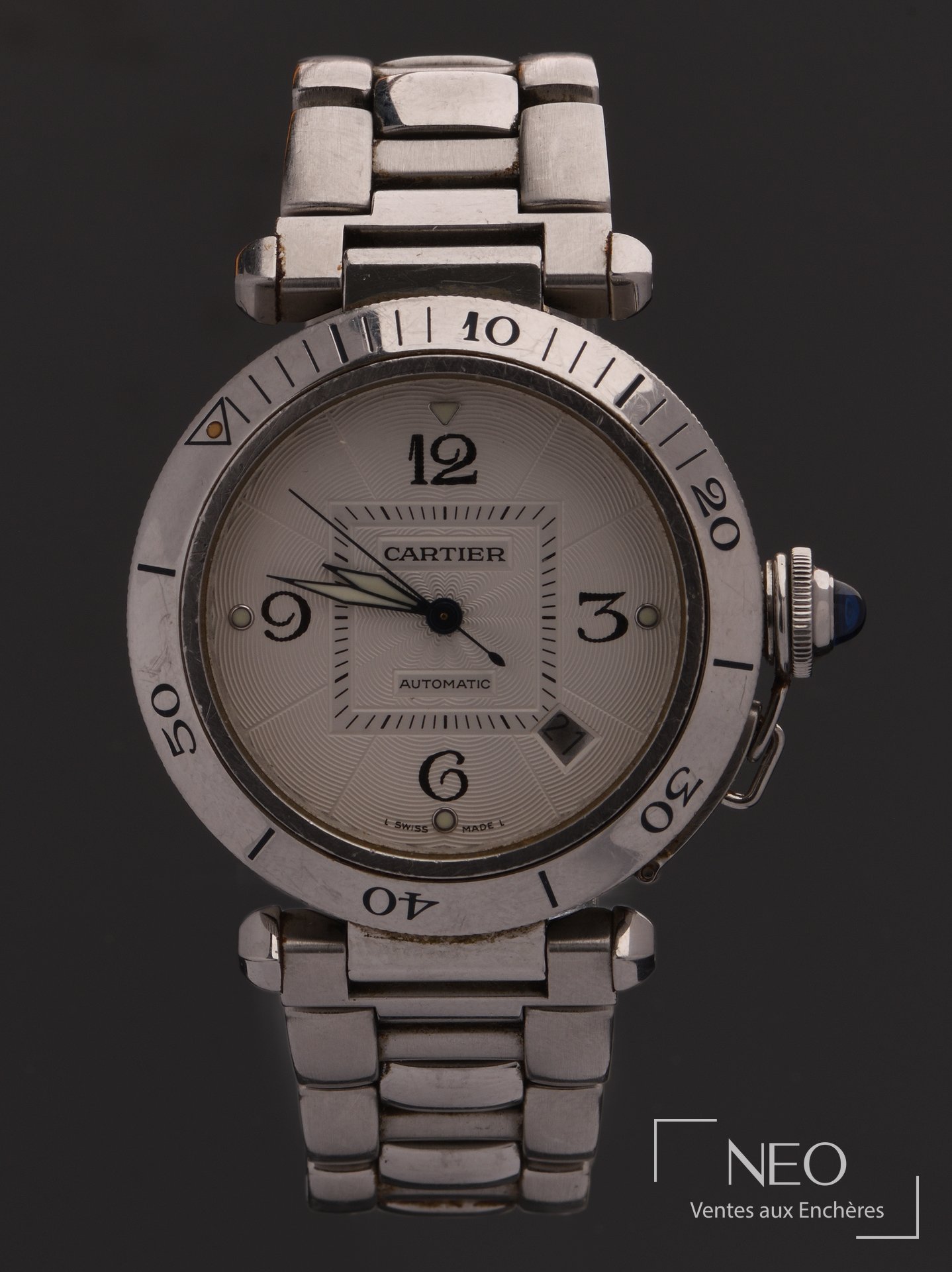 Montre Cartier Pasha en acier vue de face