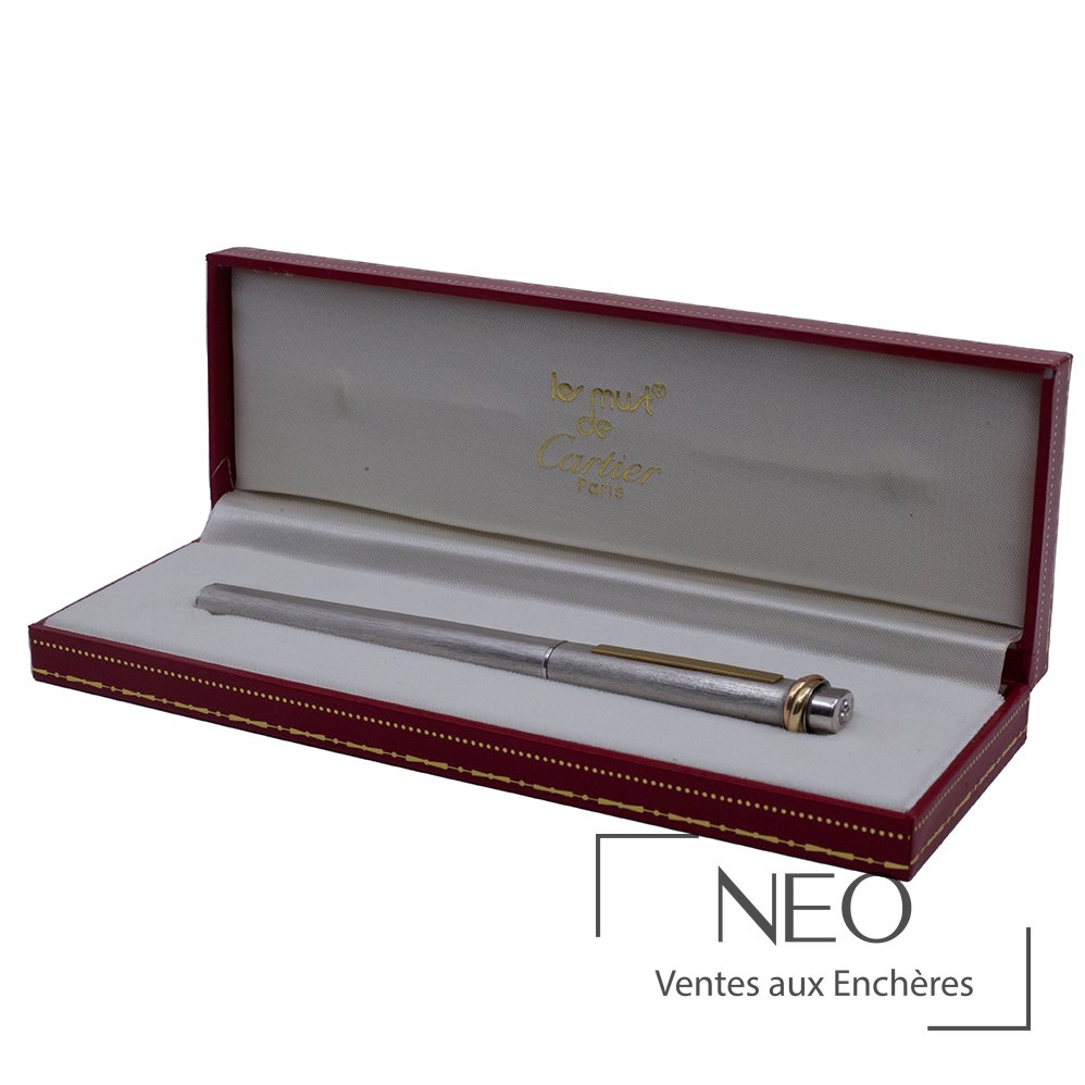Stylo bille Cartier Trinity présenté dans son écrin d'origine ouvert