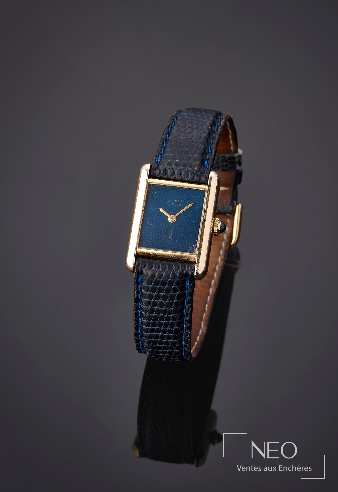 Montre Cartier Tank Must de Cartier en vermeil avec cadran bleu et bracelet en cuir bleu
