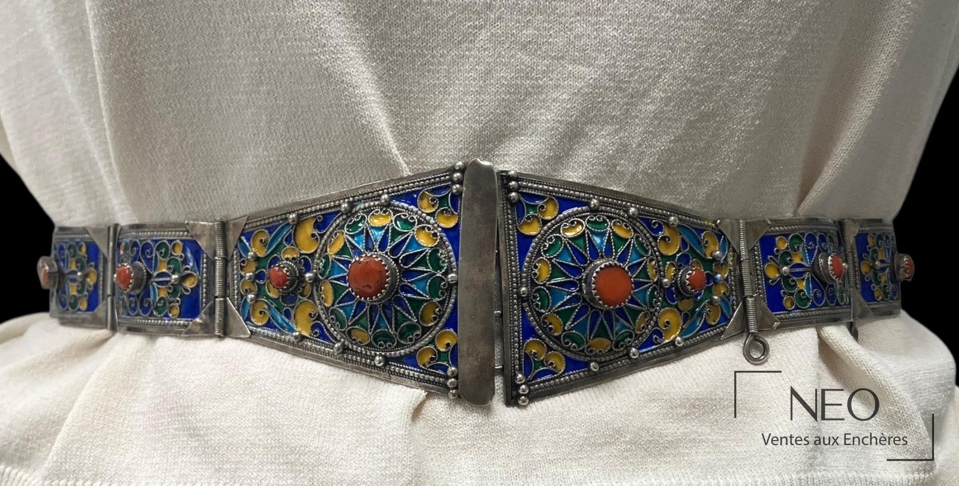 Ceinture kabyle articulée en argent émaillé et corail