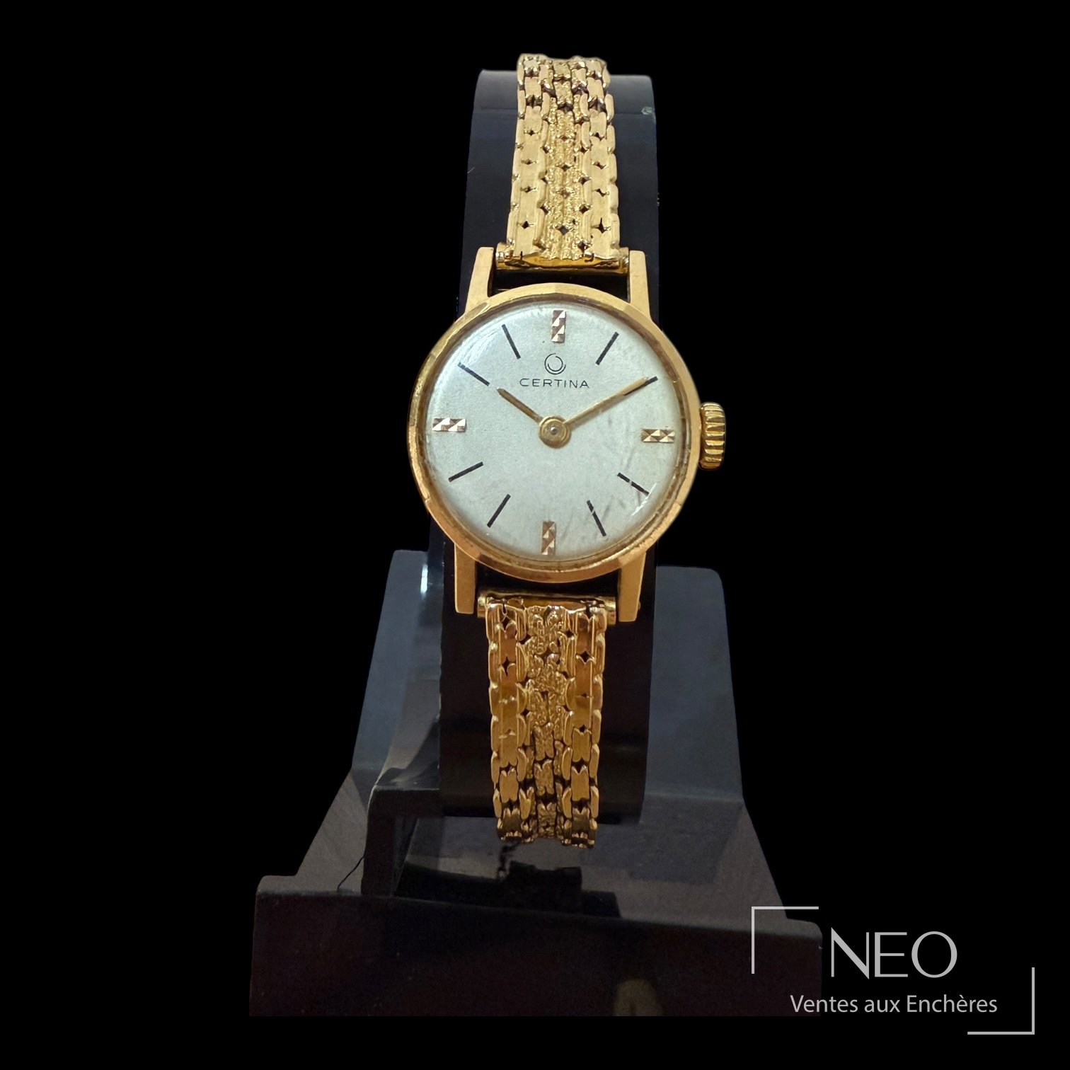 Montre CERTINA en or jaune avec cadran gris et bracelet souple assorti