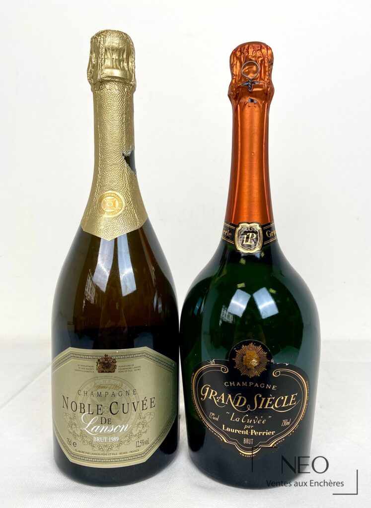 Deux bouteilles de champagne Laurent-Perrier et Lanson vues de face.