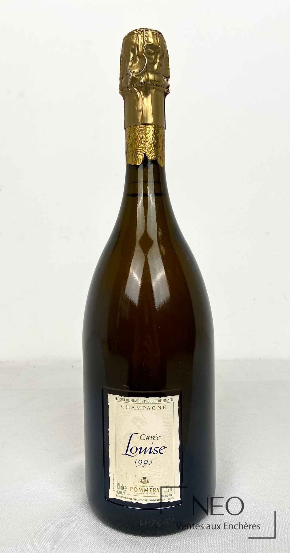 Bouteille de Champagne Pommery Cuvée Louise 1995 avec étiquette frontale visible