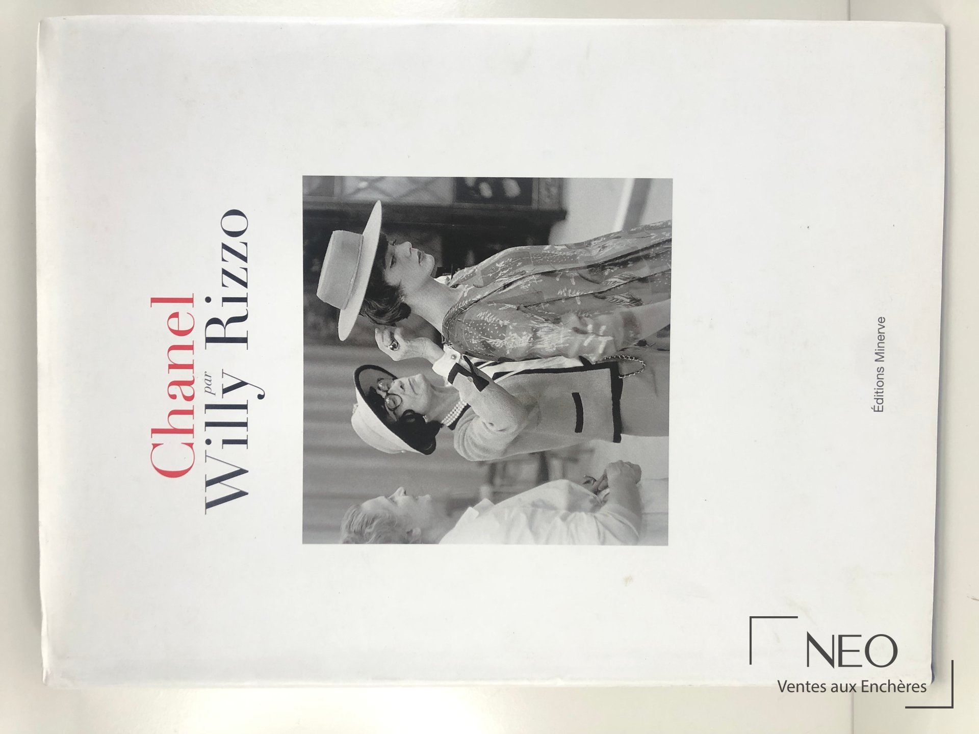 Couverture de Chanel par Willy Rizzo avec le titre et une photographie en noir et blanc.