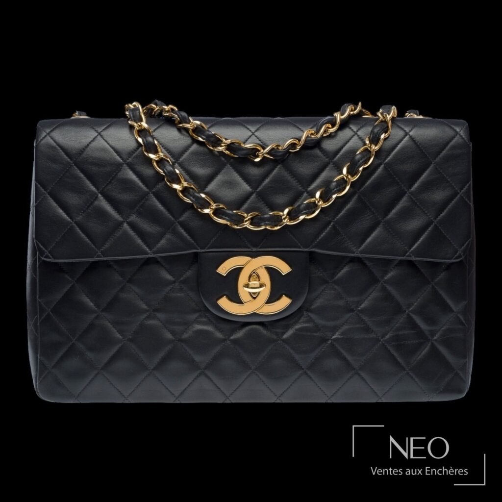 Sac Chanel Classique à rabats Maxi Jumbo en agneau matelassé noir