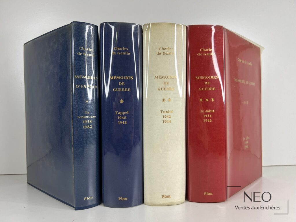 Quatre volumes de Charles de Gaulle alignés