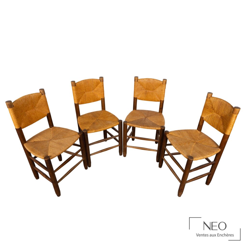 Ensemble de quatre chaises Charlotte Perriand en bois peint et paille
