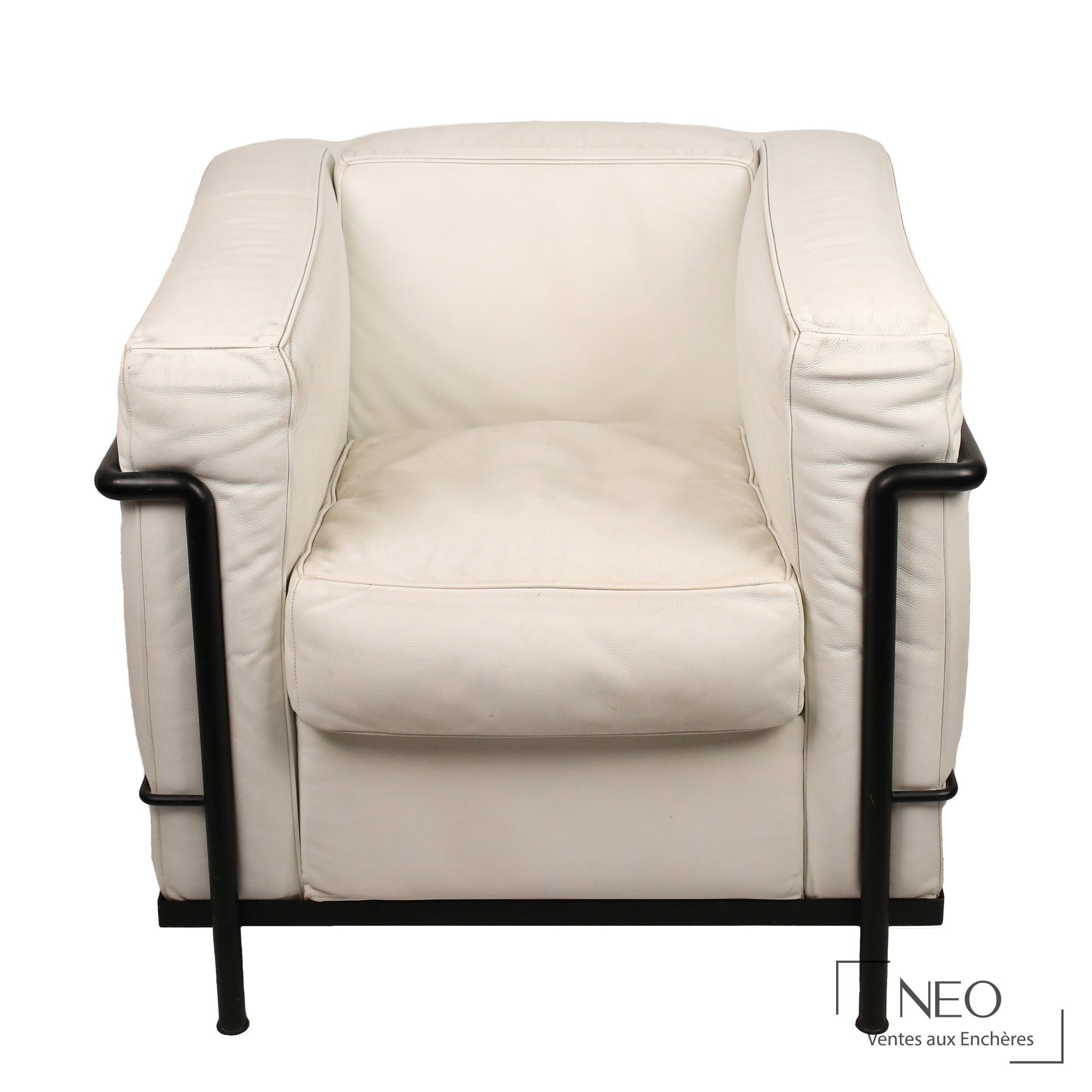 Fauteuil LC2 en cuir blanc et structure tubulaire noire
