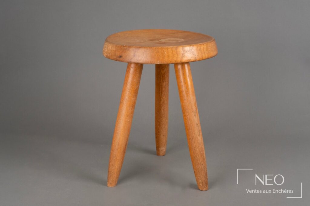 Tabouret berger haut en frêne de Charlotte Perriand