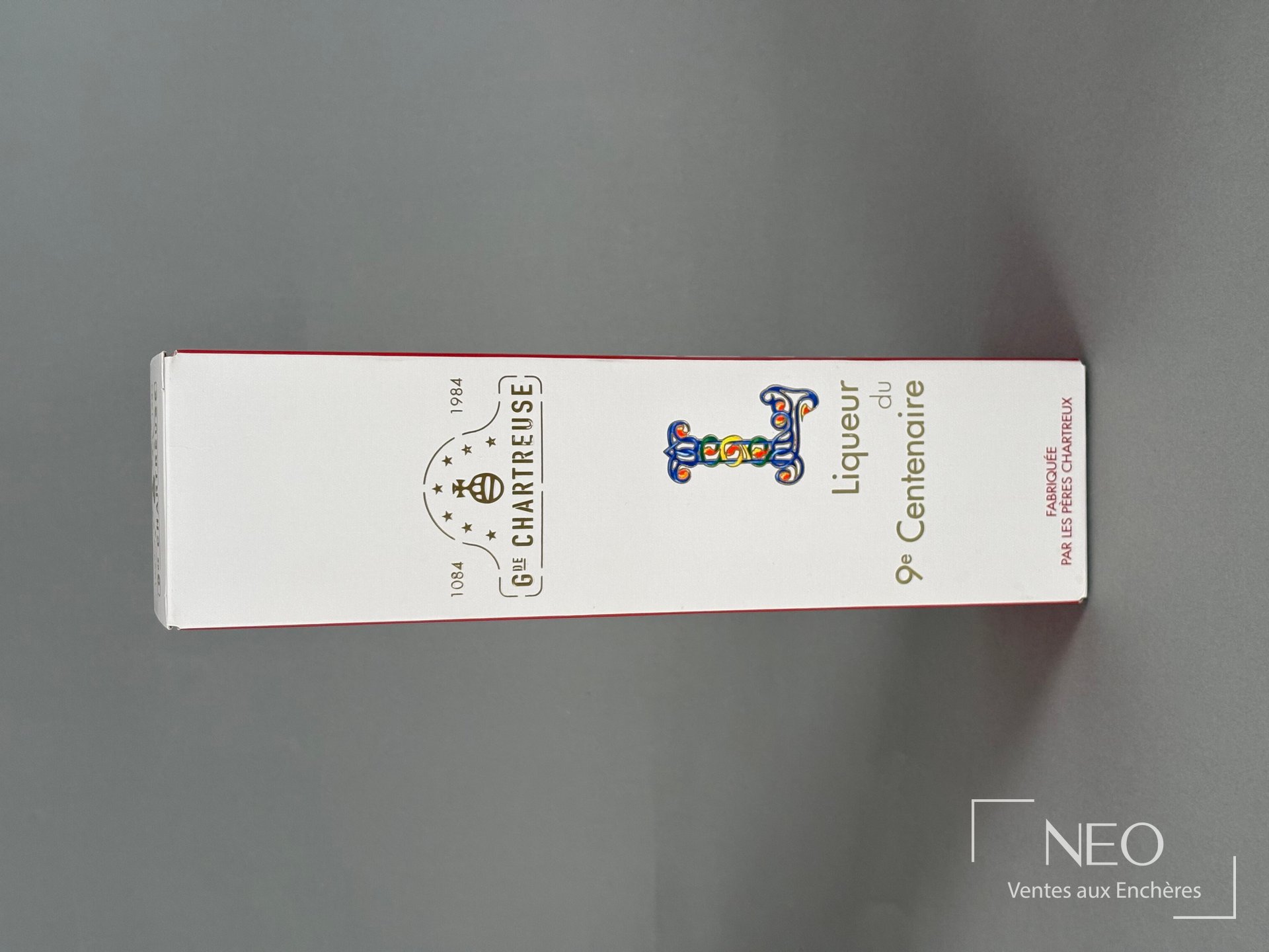 Étui de Chartreuse Liqueur du 9ème Centenaire vu de dessus