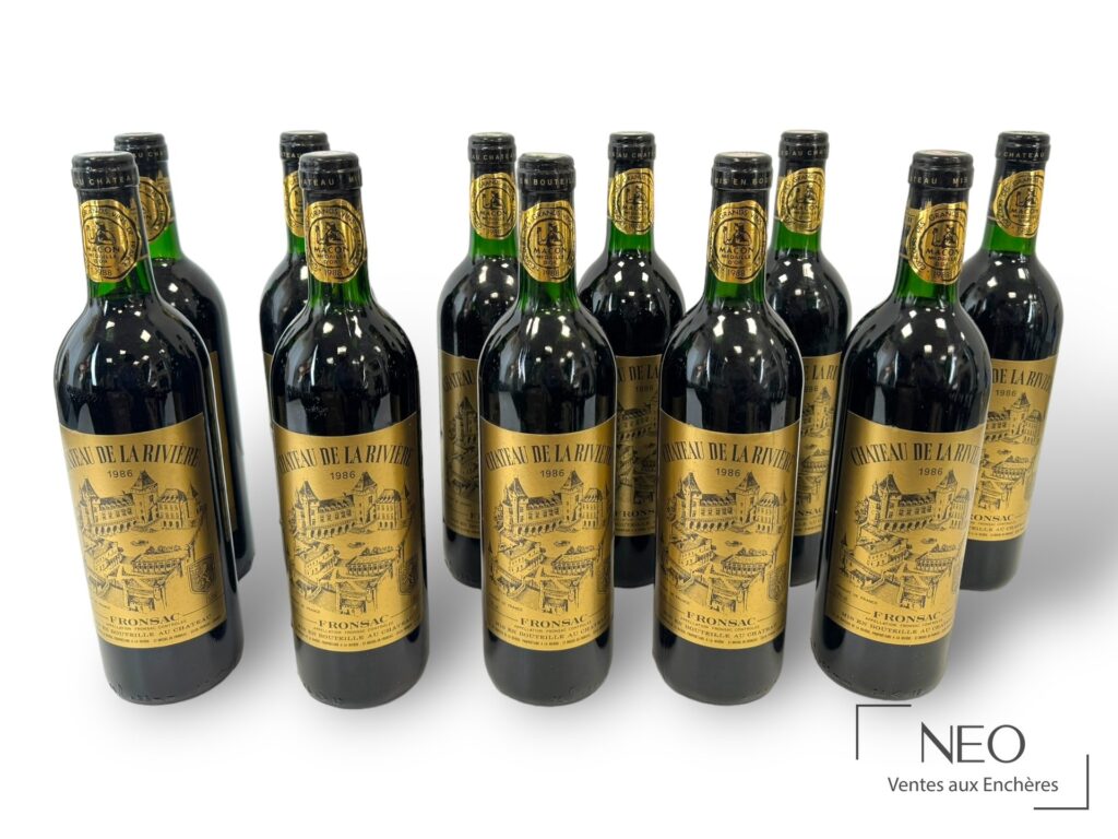 Lot de bouteilles de Fronsac Château de la Rivière 1986 vues de face