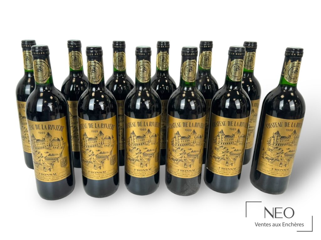 Douze bouteilles de Château de la Rivière Fronsac 1989
