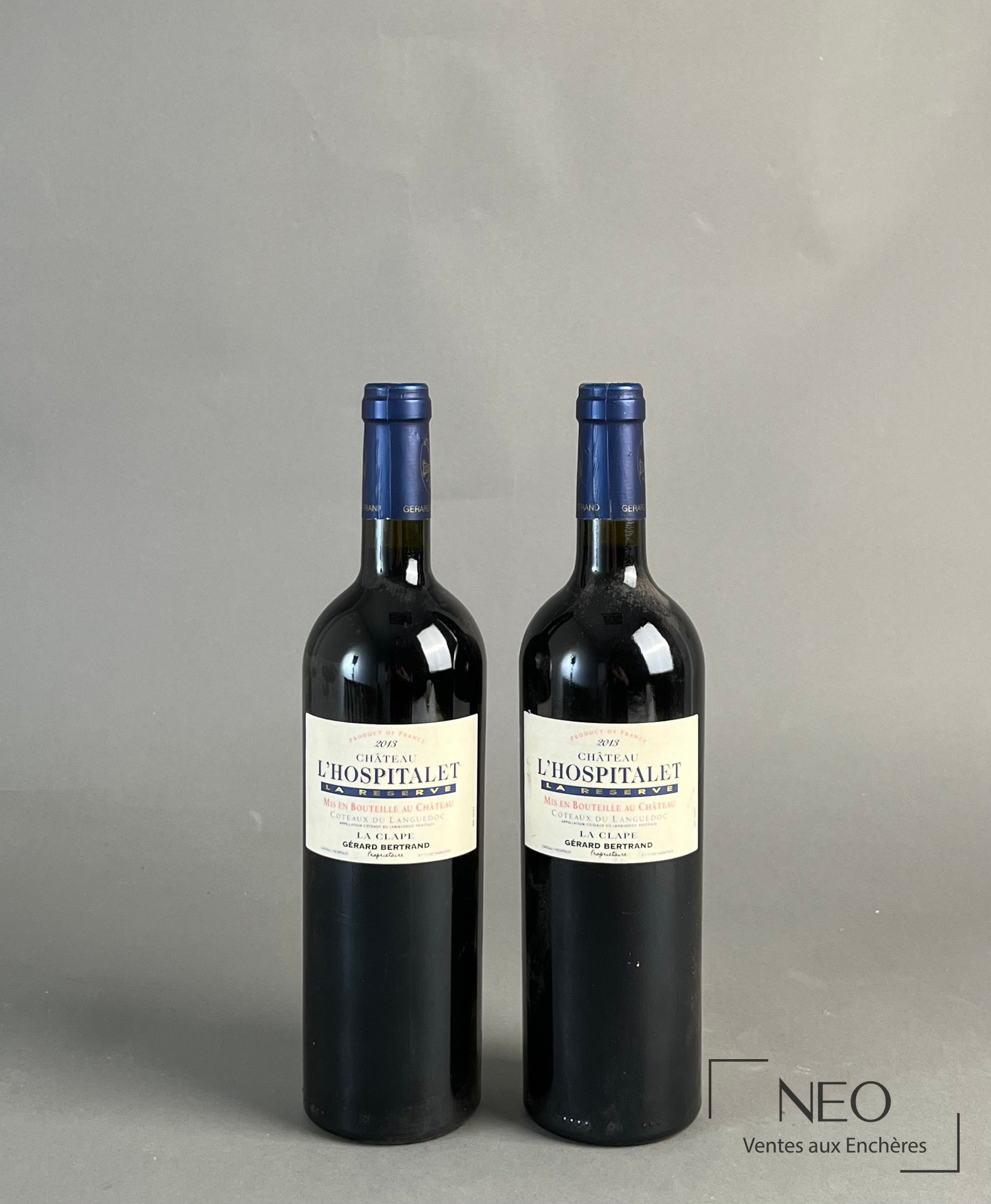 Deux bouteilles de Château L'Hospitalet 2013 vues de face