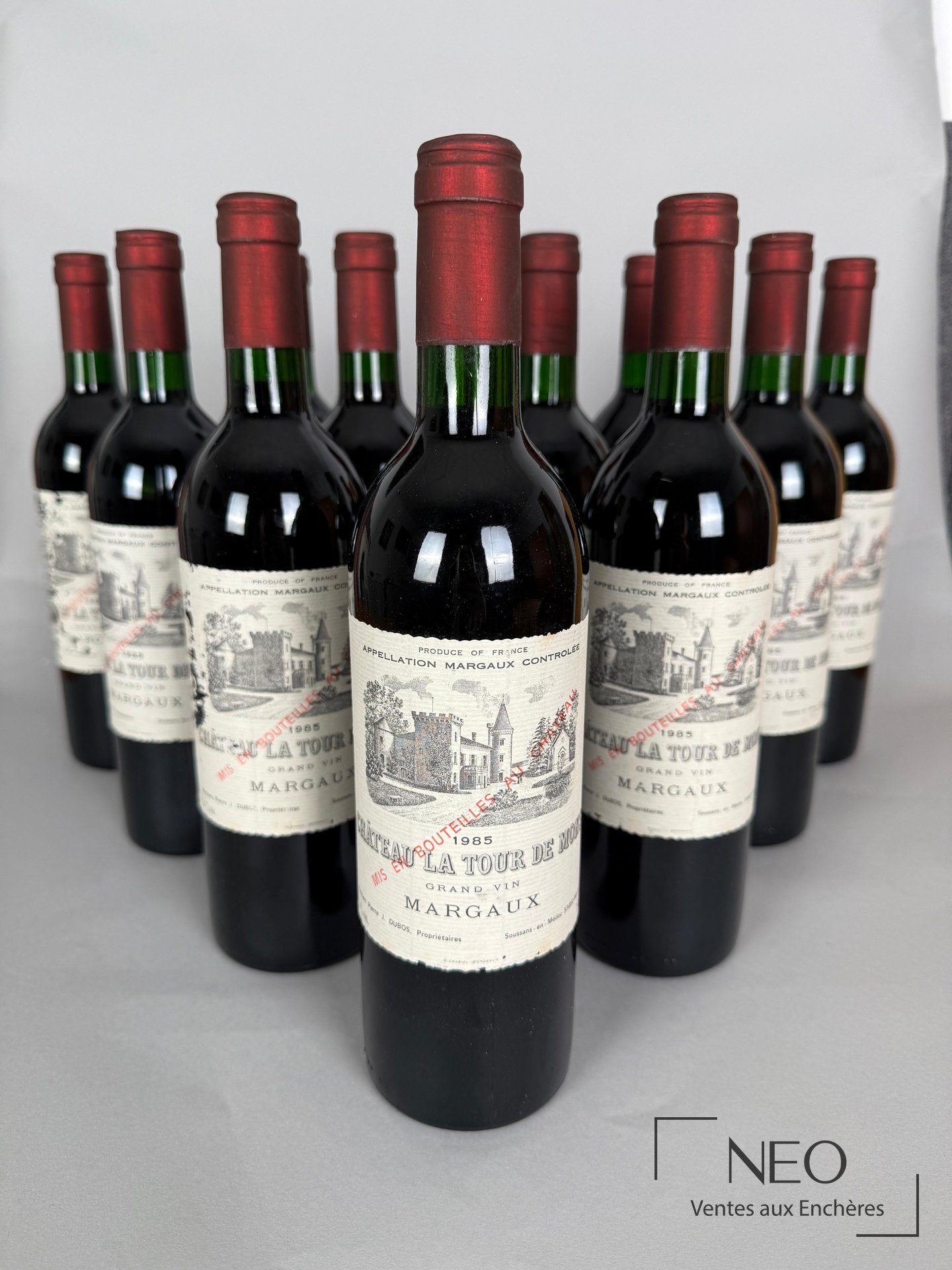 Douze bouteilles de Château La Tour de Mons 1985 présentées en caisse d'origine