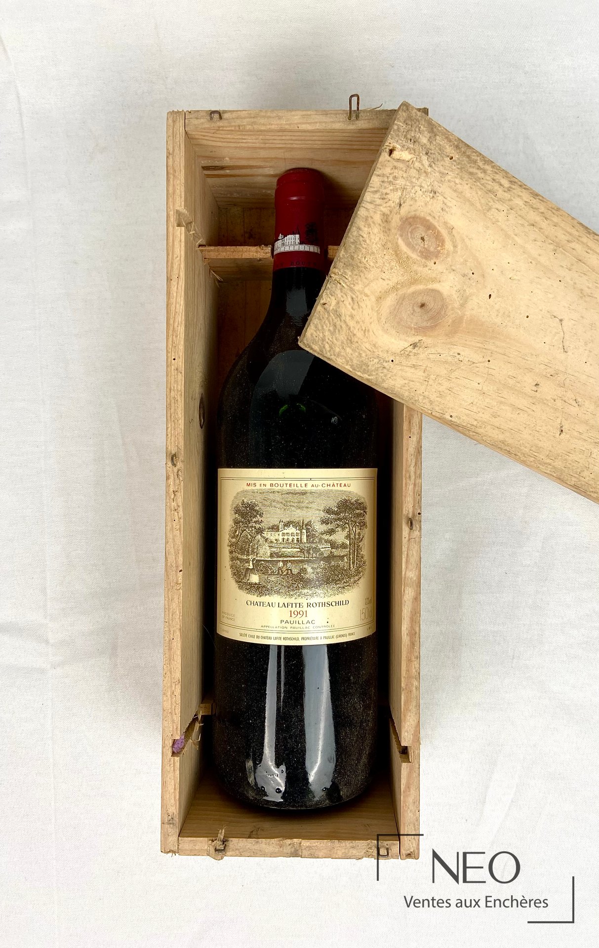 Magnum Château Lafite Rothschild présenté dans sa caisse bois