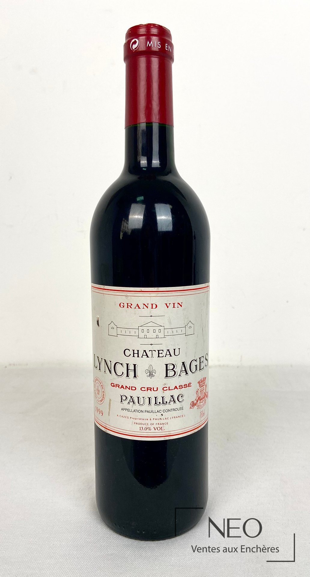 Bouteille Château Lynch Bages Pauillac 1999 vue de face avec étiquette abîmée