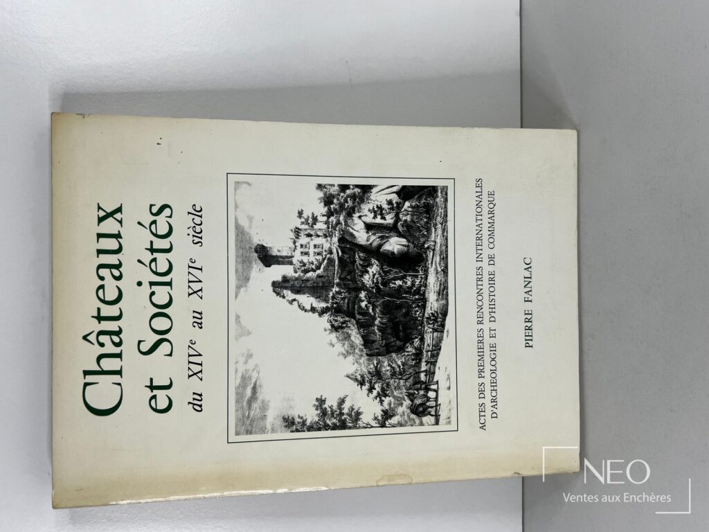 Couverture du livre Châteaux et Sociétés du XIVe au XVIe siècle