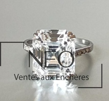 Bague Chaumet en platine avec diamant taille émeraude