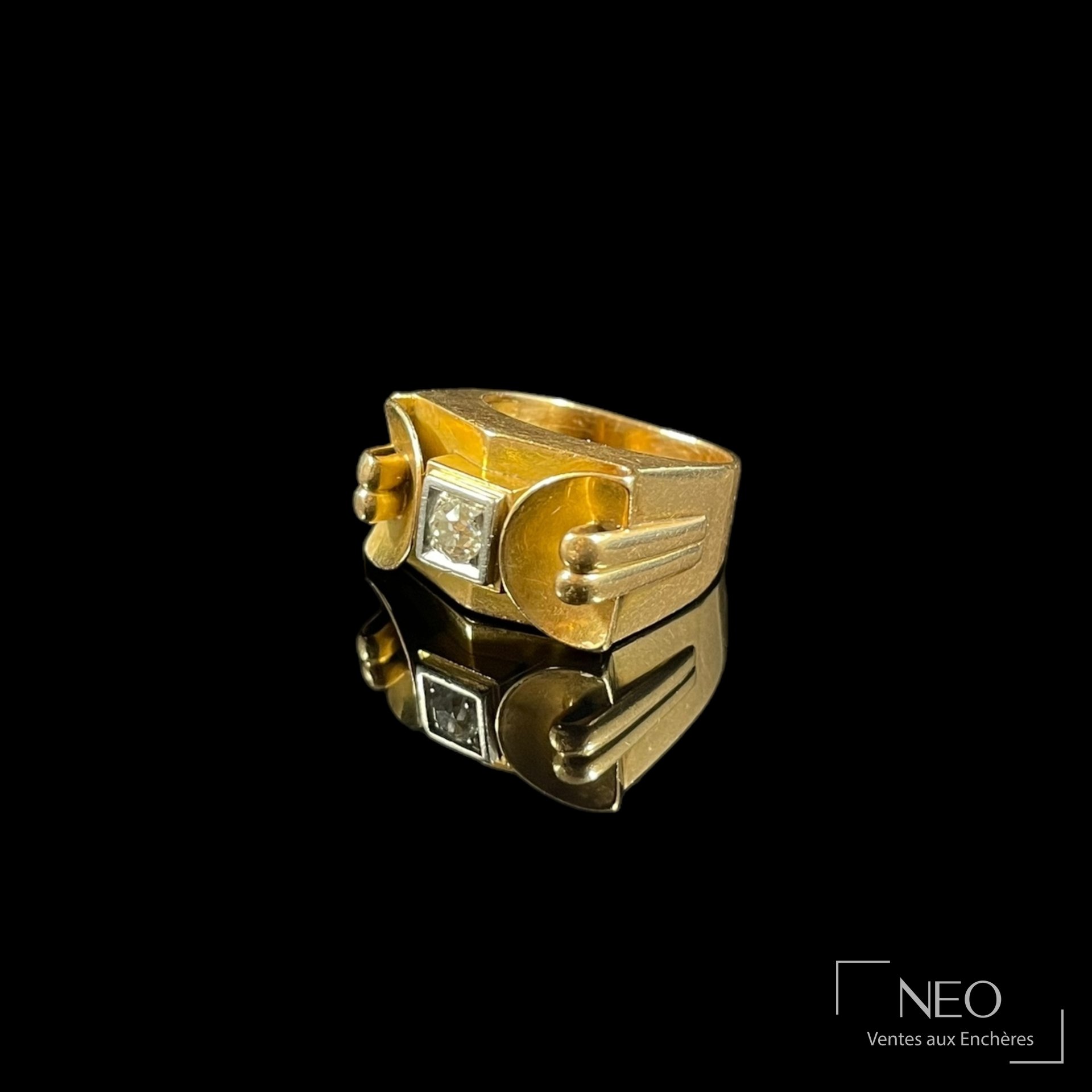 Chevalière en or jaune et platine avec diamant de taille ancienne