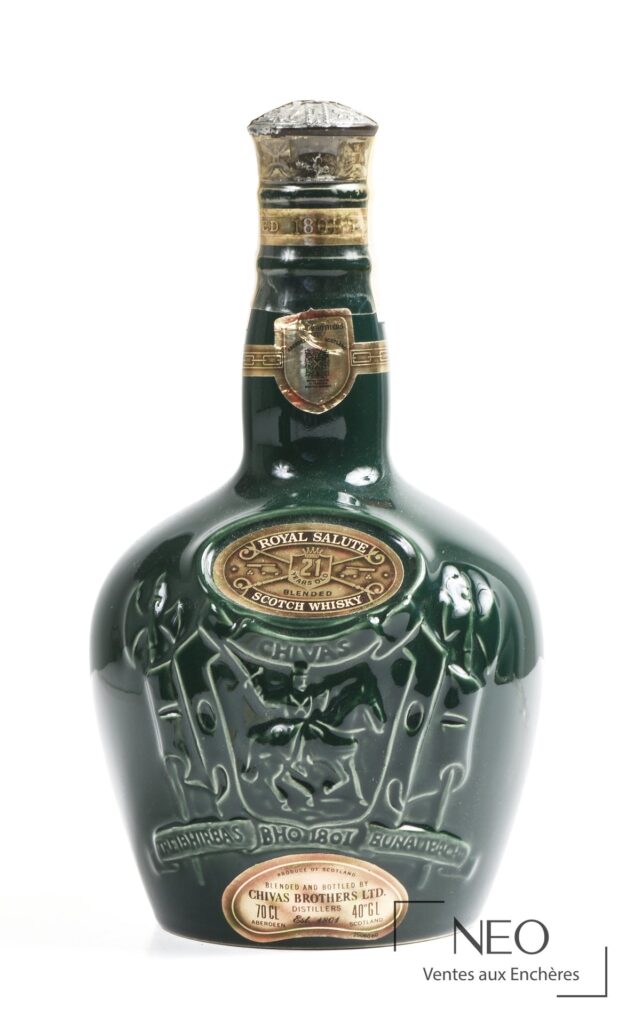 Bouteille de whisky Chivas Royal Salute en céramique verte