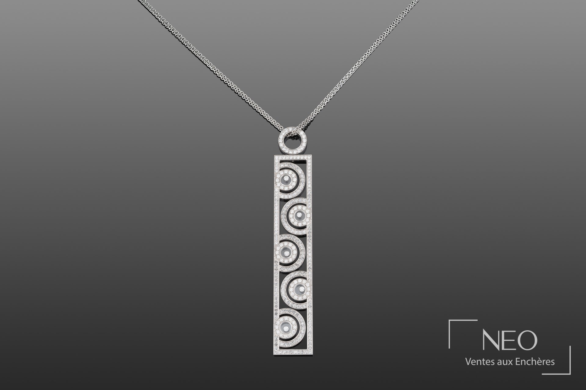 Collier Chopard Happy Spirit en or gris avec pendentif rectangulaire serti de diamants