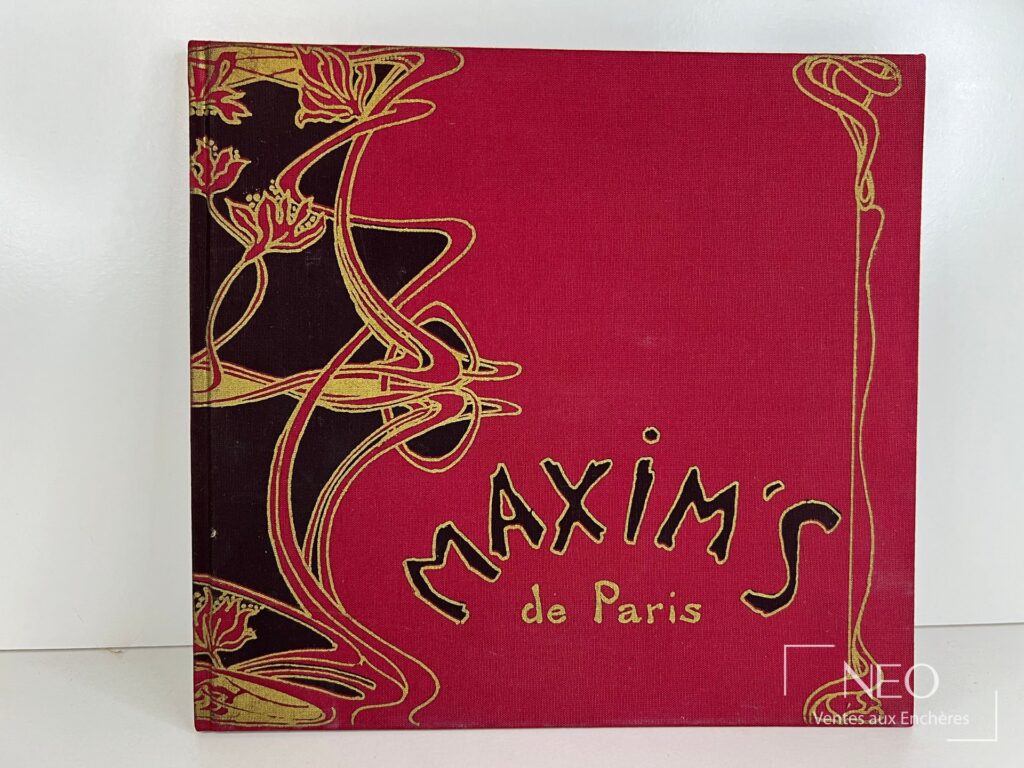 Couverture rigide illustrée rouge et noire titrée Maxim's de Paris