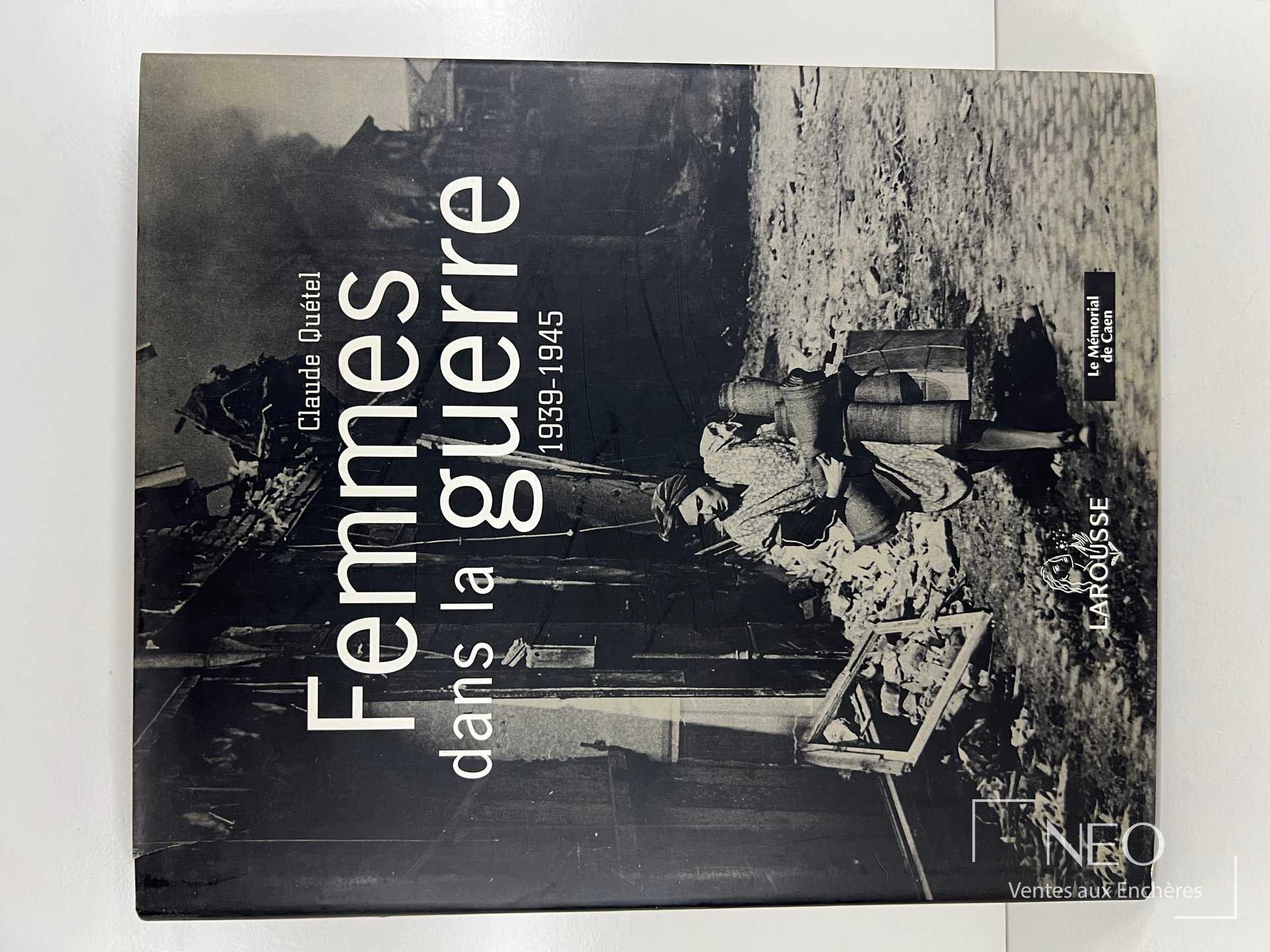 Couverture illustrée du livre Femmes dans la guerre 1939-1945 de Claude Quetel