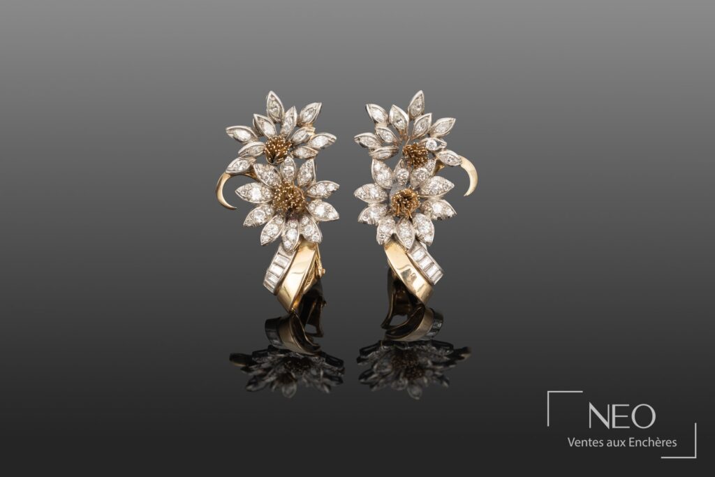 Paire de clips d'oreille en or gris et platine