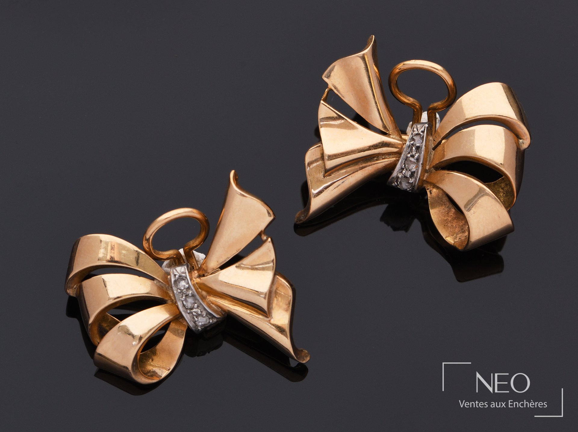 Paire de clips d&rsquo;oreilles en or jaune 18 carats et platine, nœud