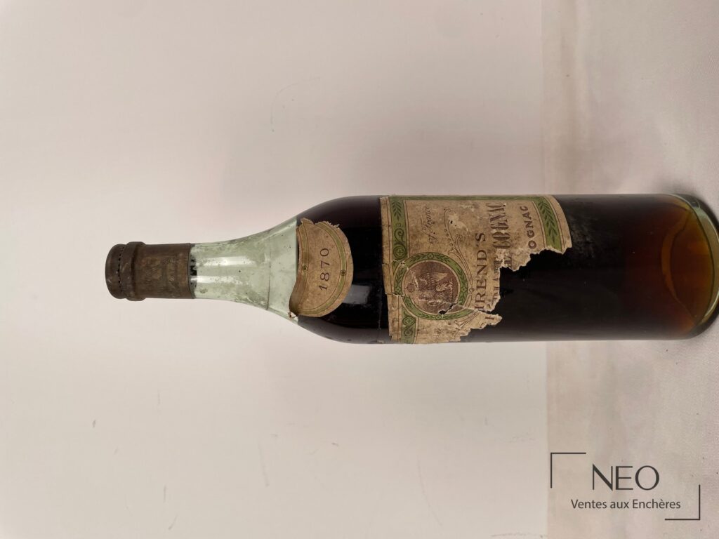 Bouteille de cognac Robert Berhend avec étiquette abîmée et millésime 1870
