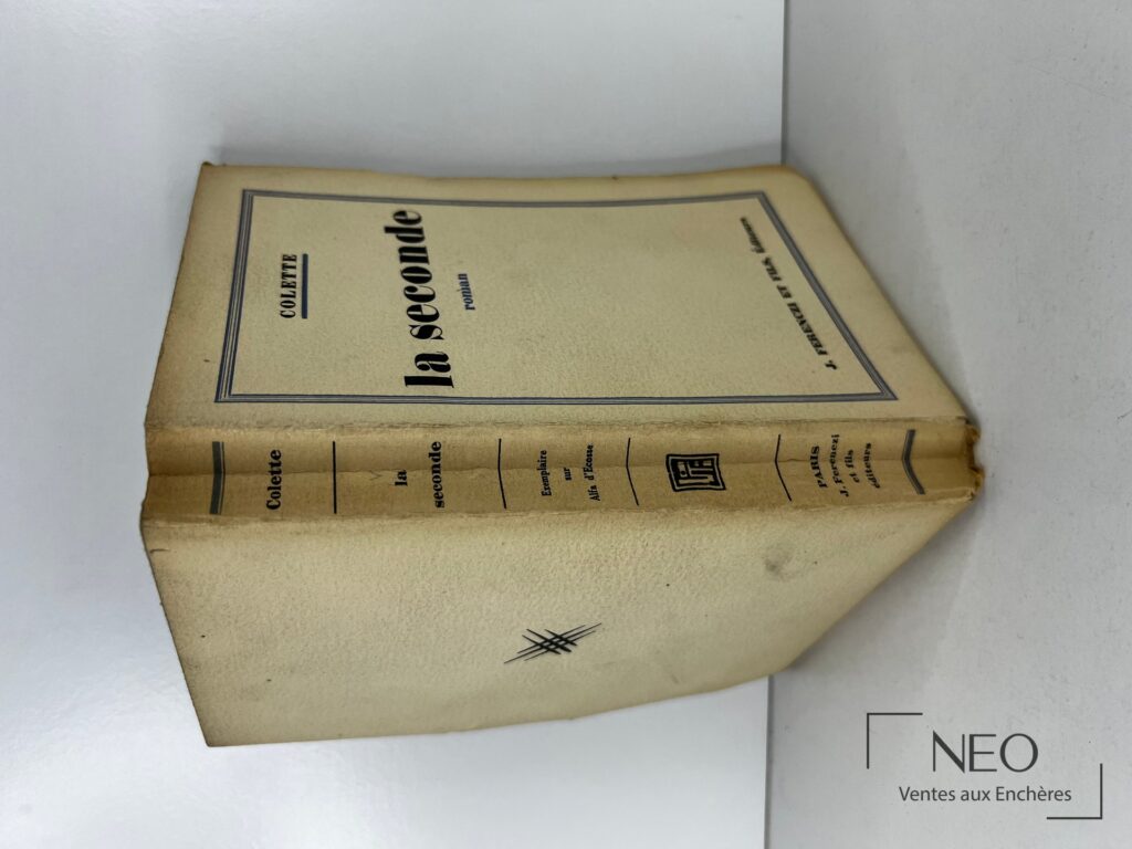 Couverture souple beige de La seconde de Colette